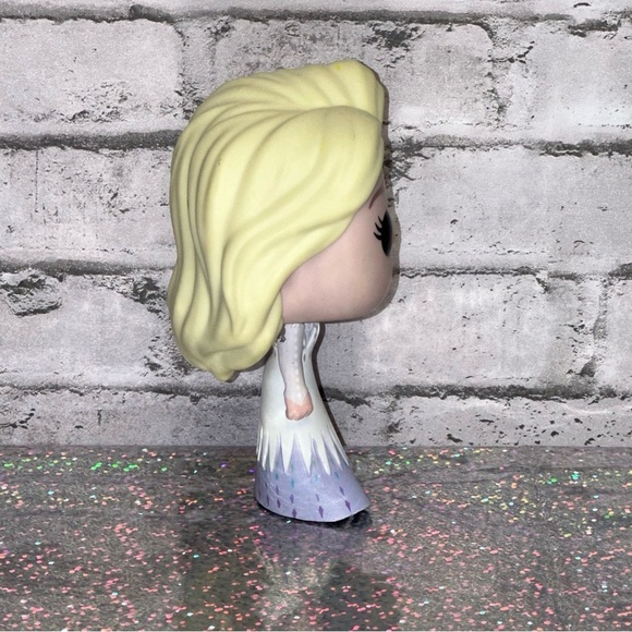 Funko POP! Frozen II ELSA #597 Vinyl Figure 2019 - Picture 6 of 10